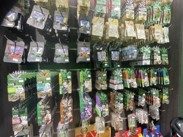 Different cannabinoid products sold in Prague