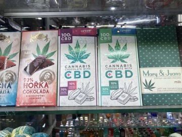 Alt text: Cannabis gummies and edibles sold in Prague